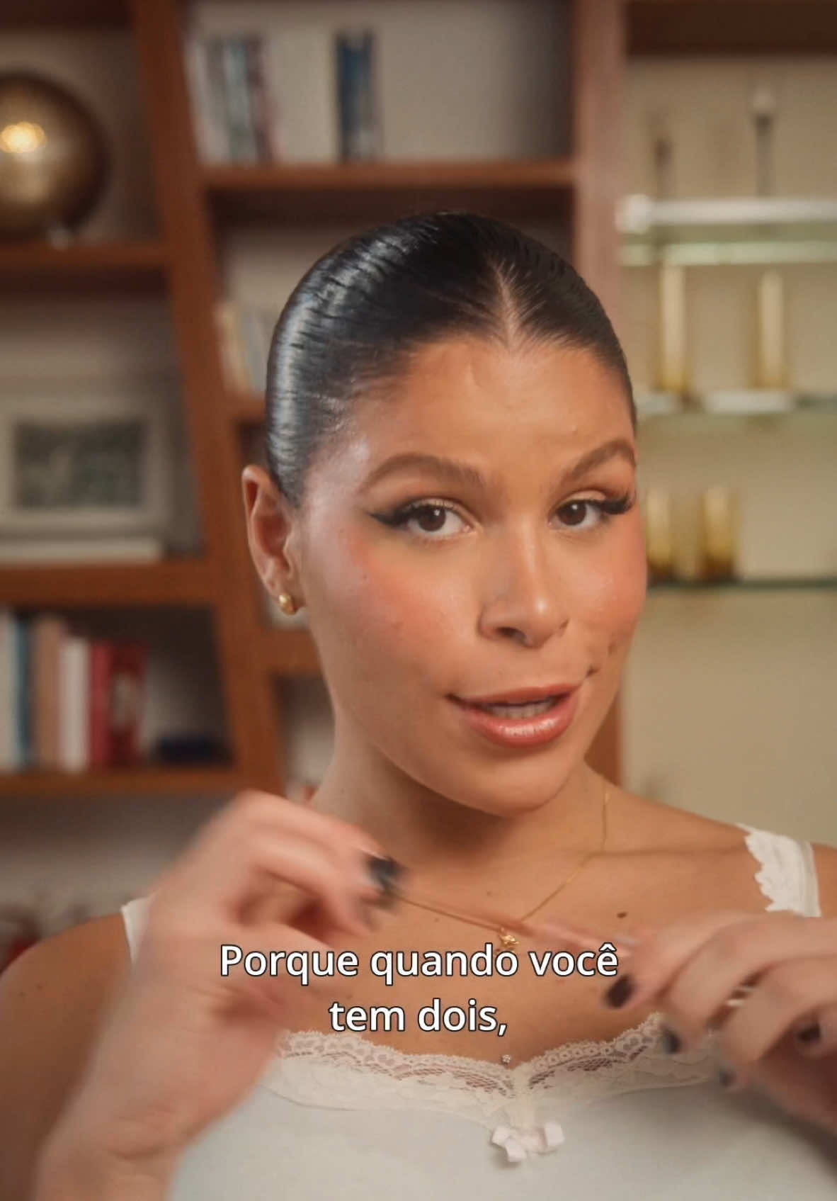 E se for pra não ter nenhum boy ok, mas se for pra ter 1 melhor já ter 2, assim vc não tem tempo de ficar sozinha. E no Dia dos Solteiros, a @maccosmetics também não te deixa só com 1, porque na compra do batom MACximal vc ganha o gloss LipGlass ou comprando a máscara de cílios In Extreme Dimension vc ganha outra! Afinal, por que ter 1 se você pode ter 2?   cupom: SOLTEIROS-PRI para ter frete grátis nas compras no site   #EuUsoMAC #DiaDosSolteirosMAC *conteúdo patrocinado*