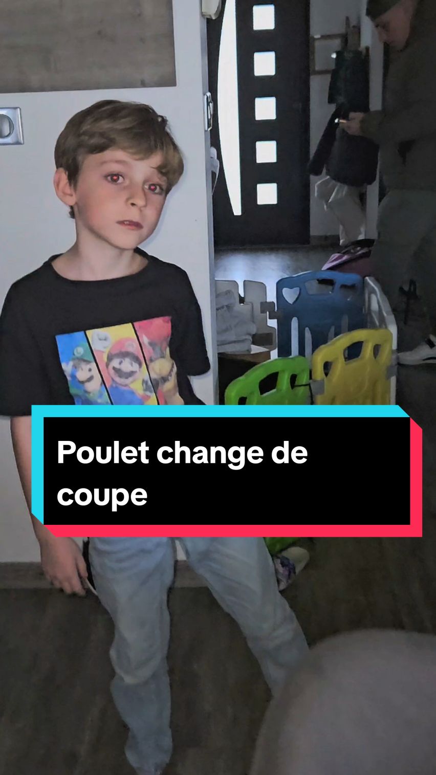 poulet le mec le plus expressif de France 🤣 tu valides la coupe middle part??? #coupe #coiffeur #middlepart 