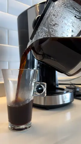 Comprei uma cafeteira programavel pra facilitar meu dia a dia ! #asmr #cafeteira #eletrolux #asmrsounds #asmrvideo 