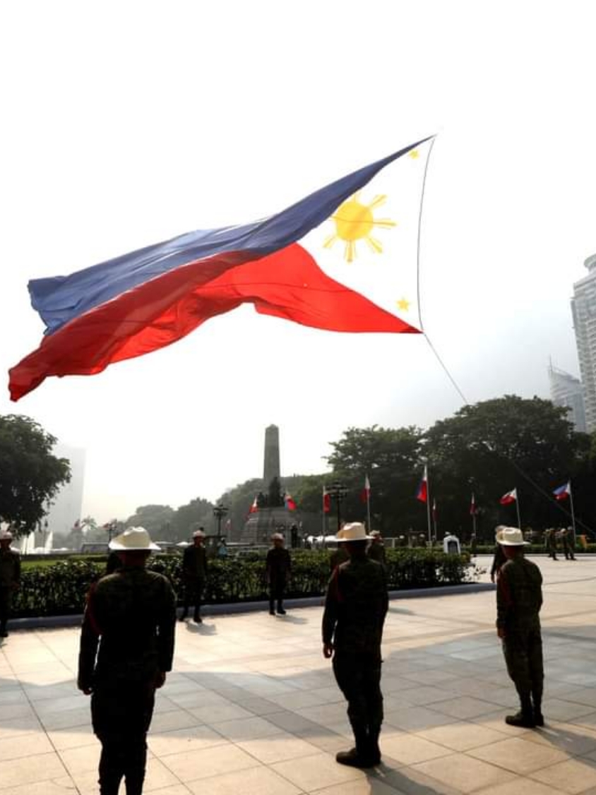 Philippine flag raising at Rizal park #philippineflag #flagraisingceremony 