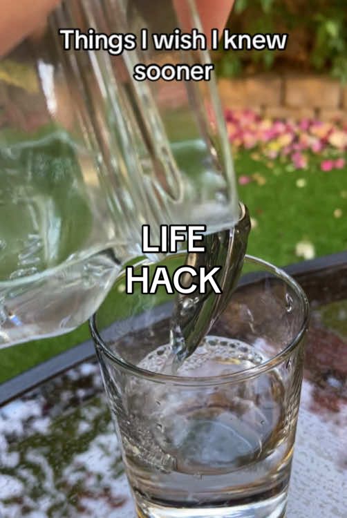 Things i wish i knew sooner. #LifeHack #nospill #tips #momhack Viral lifehack Genius no spill lifehack, you need only teaspoon, physics will do the rest!