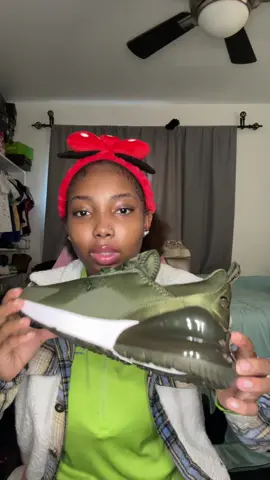 Super cute and comfy🥹😍!! #Running #runningshoes #olivegreen #comfortable #fypdongggggggg 
