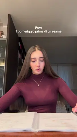 La camomilla (con i biscotti) la sera prima di un esame è un must 🌼