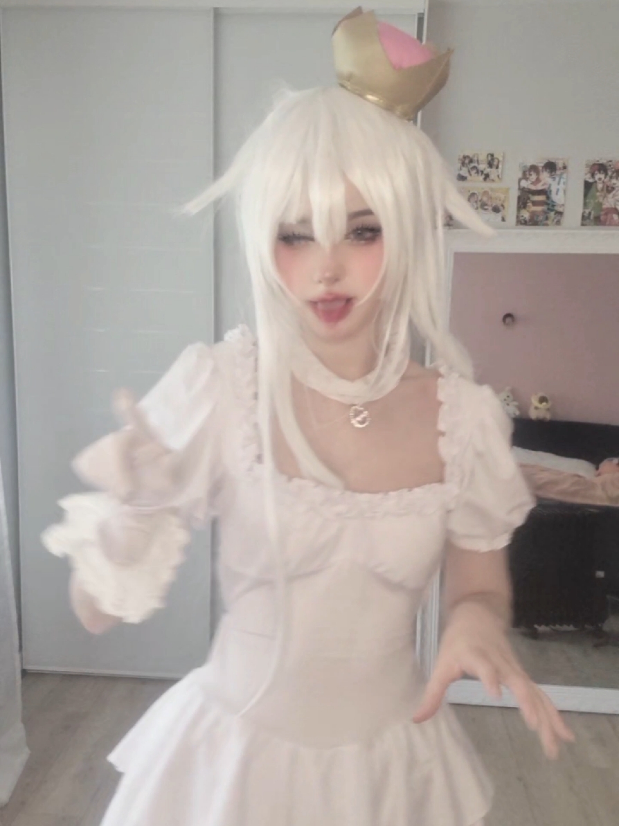 can you spot the cat :3   #cosplay #booette #booettecosplay #boosette #mario #mariocosplay #cosplaygirl #fyp 