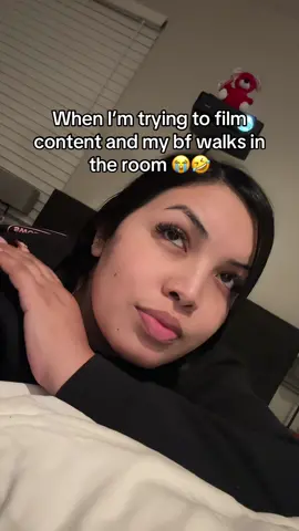 As much he encourages me to create content, I still get shy filming around him😅🤭 #latinacontentcreator #contentcreator #bromas #mexicantiktok 