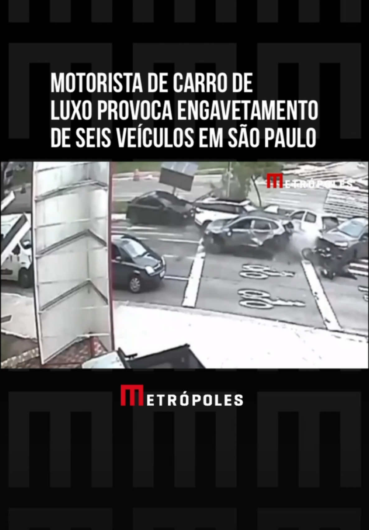 Um #carro de #luxo causou um engavetamento com mais cinco veículos na manhã deste domingo (10/11), na Av. Presidente Tancredo Neves, na altura da Rua Nossa Senhora da Saúde, no bairro do Sacomã, zona sul de #SãoPaulo. Um homem ficou ferido e precisou ser socorrido ao Pronto-Socorro do Ipiranga. Não há informações sobre o estado de saúde dele. Uma imagem gravada por uma câmera de segurança mostra que dois carros e uma moto aguardavam o semáforo abrir quando a SUV branca surge na avenida. O carro de luxo arrasta os veículos parados no farol, além de outros dois carros que chegavam no semáforo. Veja: Com a força da batida, o #motociclista é arremessado no asfalto. O acidente ainda danificou um painel da Companhia de Engenharia de Tráfego (CET) e derrubou uma árvore no canteiro central. Policiais militares do 1º Batalhão de Trânsito acompanham a ocorrência. A PM não confirmou se o motorista foi levado para a delegacia. O caso está sendo registrado no 26º Distrito Policial do Sacomã. #TikTokNotícias 