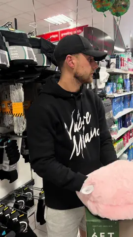 Come with while I drag @Bayley Mummery to @Home Bargains or as ge describes it “hell”🤣 #fyp #foryoupagе #homebargains #haul #shoppinghaul #cleaning #christmas 