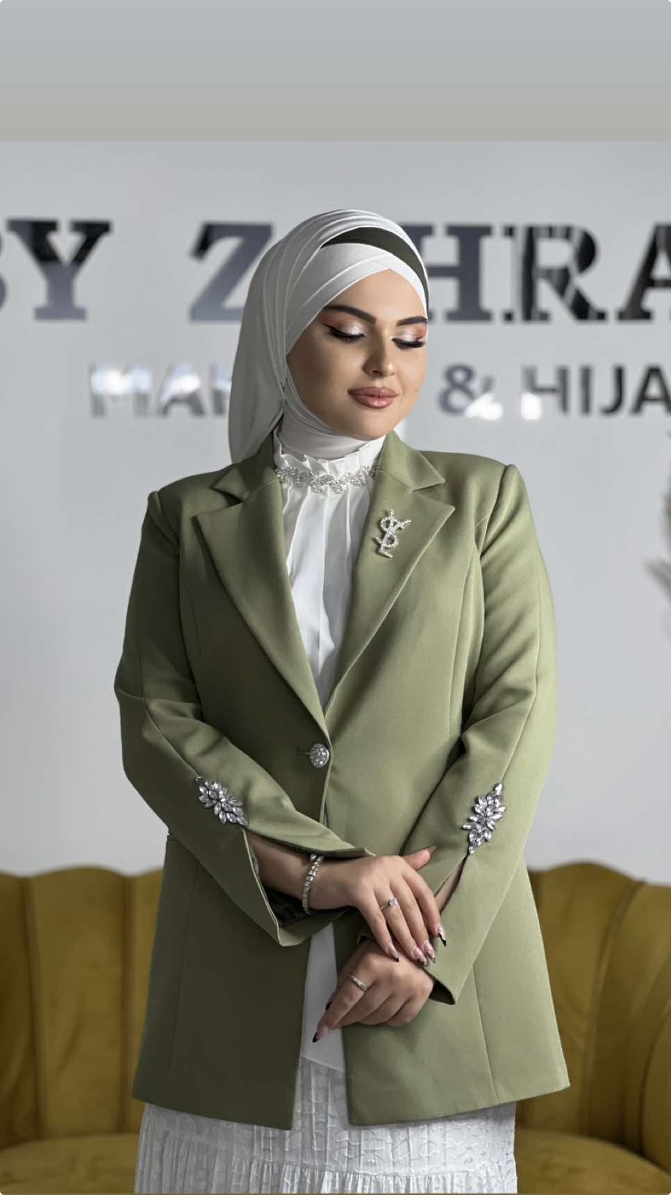 Trend brend geyimlər harda? Zeynab fashion da🤌 Kombində paylaşılan parçaları ayrı-ayrılıqda əldə edə bilərsiniz. Pencəyin bej rəngi də mövcuddur. Ünvan,telefon profildə qeyd olunub🌺 @zeynab❤️‍🔥  @Makeupbyzehra._   #zeynab_hijab__   #yenikolleksiya  #ziyafetgeyimleri #öneçıkarttt #keşfet #keşfetteyizzz  