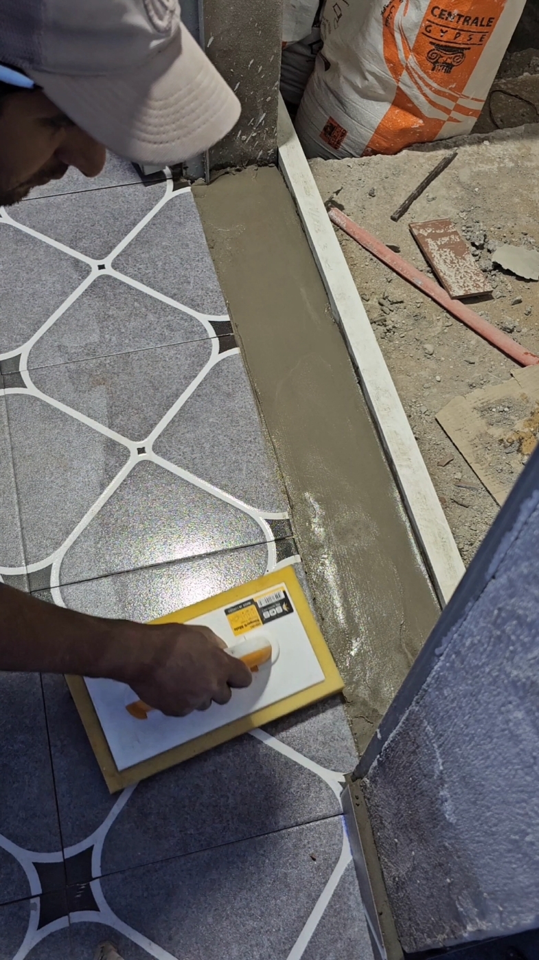 My first experience installing a door threshold in this way with ceramic tiles #workout #Construction #Tiles #ceramica #Toilet_intall #p #amazing #mexico #perte #machine_alaver_miele #theamazingworldofgumball 