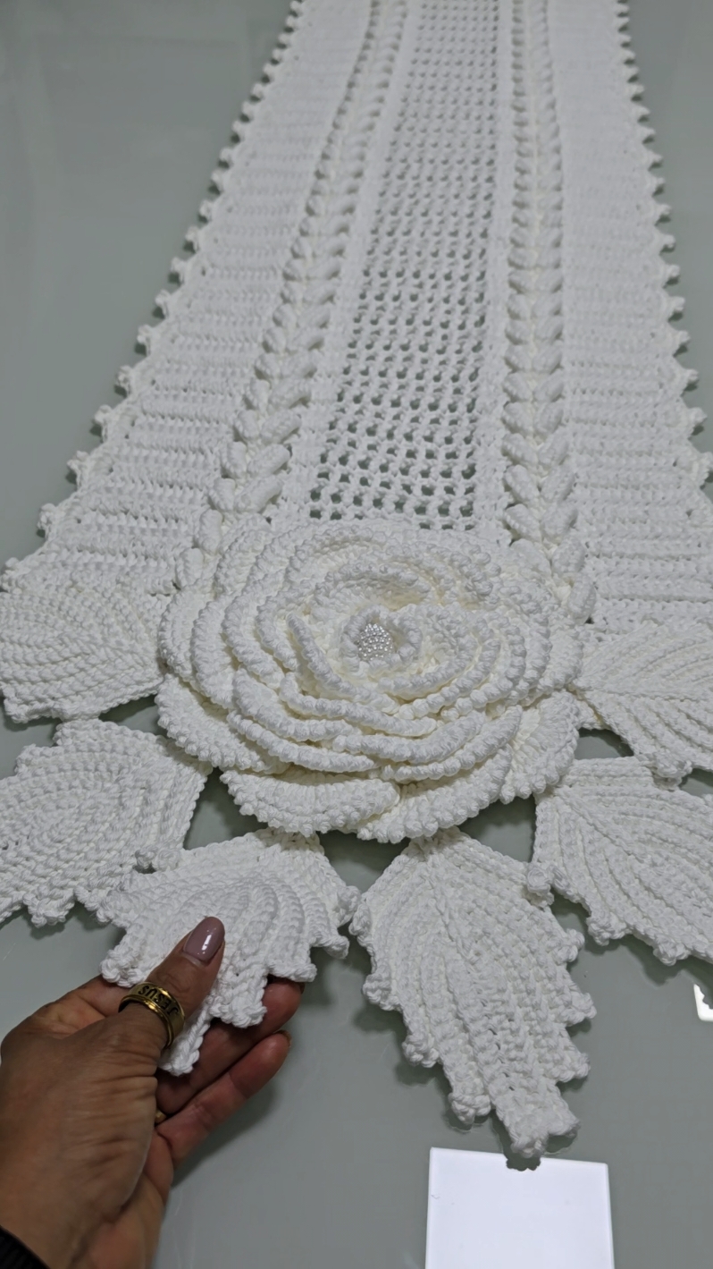 A delicadeza no branco em sua mesa. #crochetlife  #crochet #crocheterson #crochettop  #crochettutorial  #crocheter #promdiy  #promdiysory #handmade  #foryourpagе #fyp #foru 