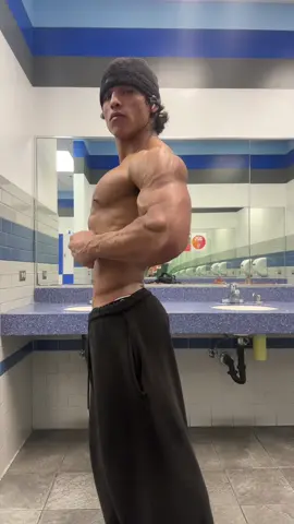 next gen natties taking over 🥱  #fyp #natty #bodybuilding #aesthetic #aesthetic #gymmotivation 