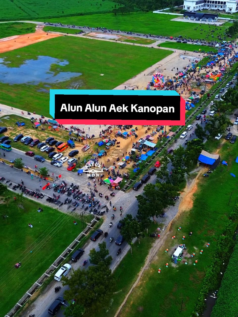 Alun Alun Aek Kanopan, Minggu Tgl 10 Nov 2024. Yg punya Kawasan Numpang Lewat ya.. Ada Yg pernah melintas dari sini pasti taulah ini dimana. #videodrone #alunalunaekkanopan #labura  #aekkanopan #dji  📌 Jln Lintas Sumatera , Aek Kanopan Tim., Kec. Kualuh Hulu, Kabupaten Labuhanbatu Utara, Sumatera Utara.