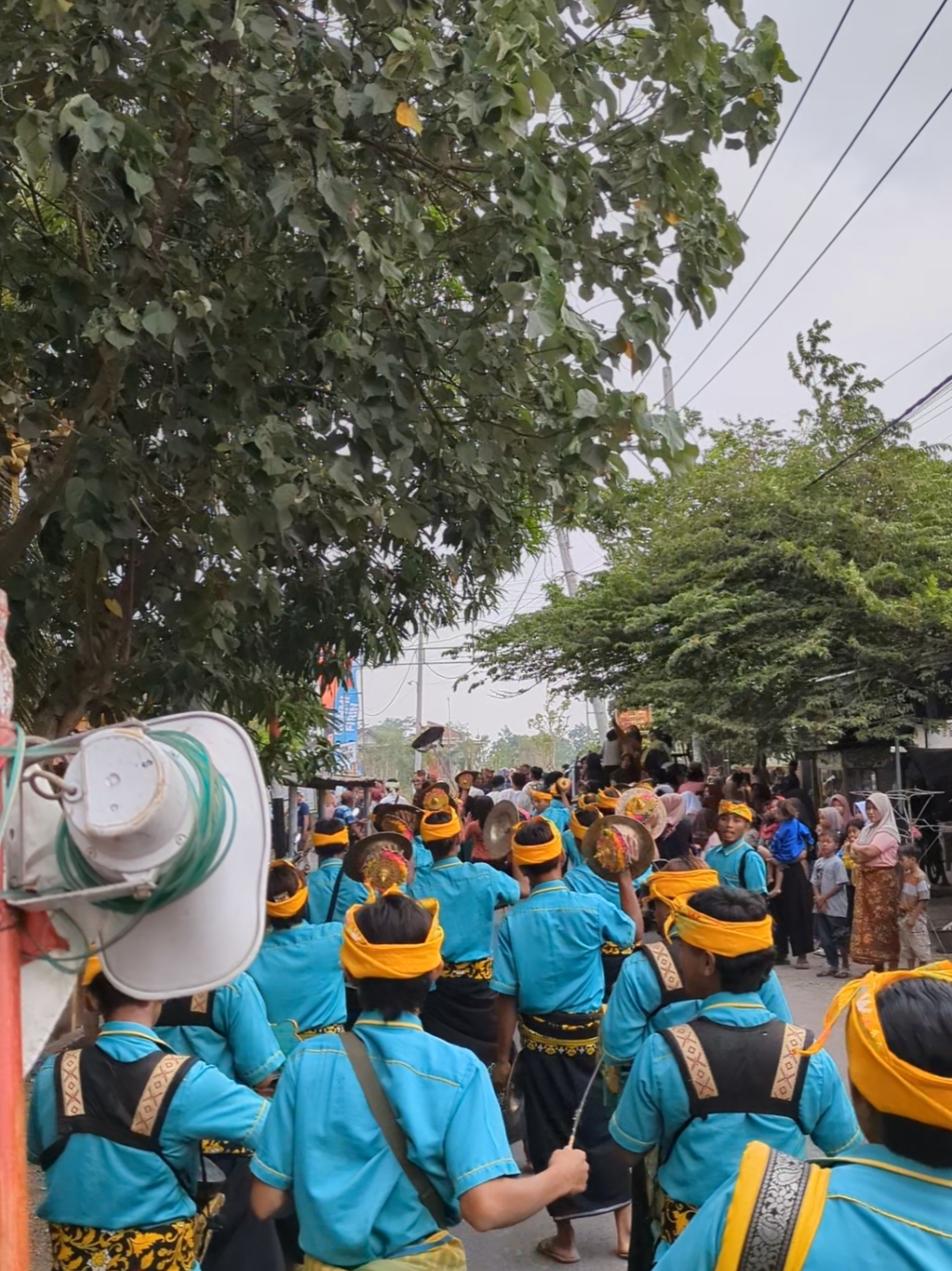 penampilan dari belakang squad Ale Ale geger girang KMJ