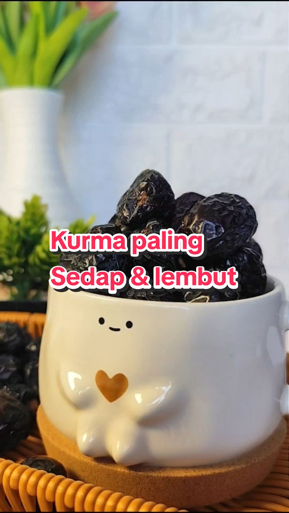 Memang puas hati dapat makan kurma Ajwa Aliyah ni . rasa sedappp sangatt & yang paling penting isi dia lembut   #kurma #kurmaviral #kurmasedap  #kurmaajwaaliyah #reviewkurma #ajwaaliyah 