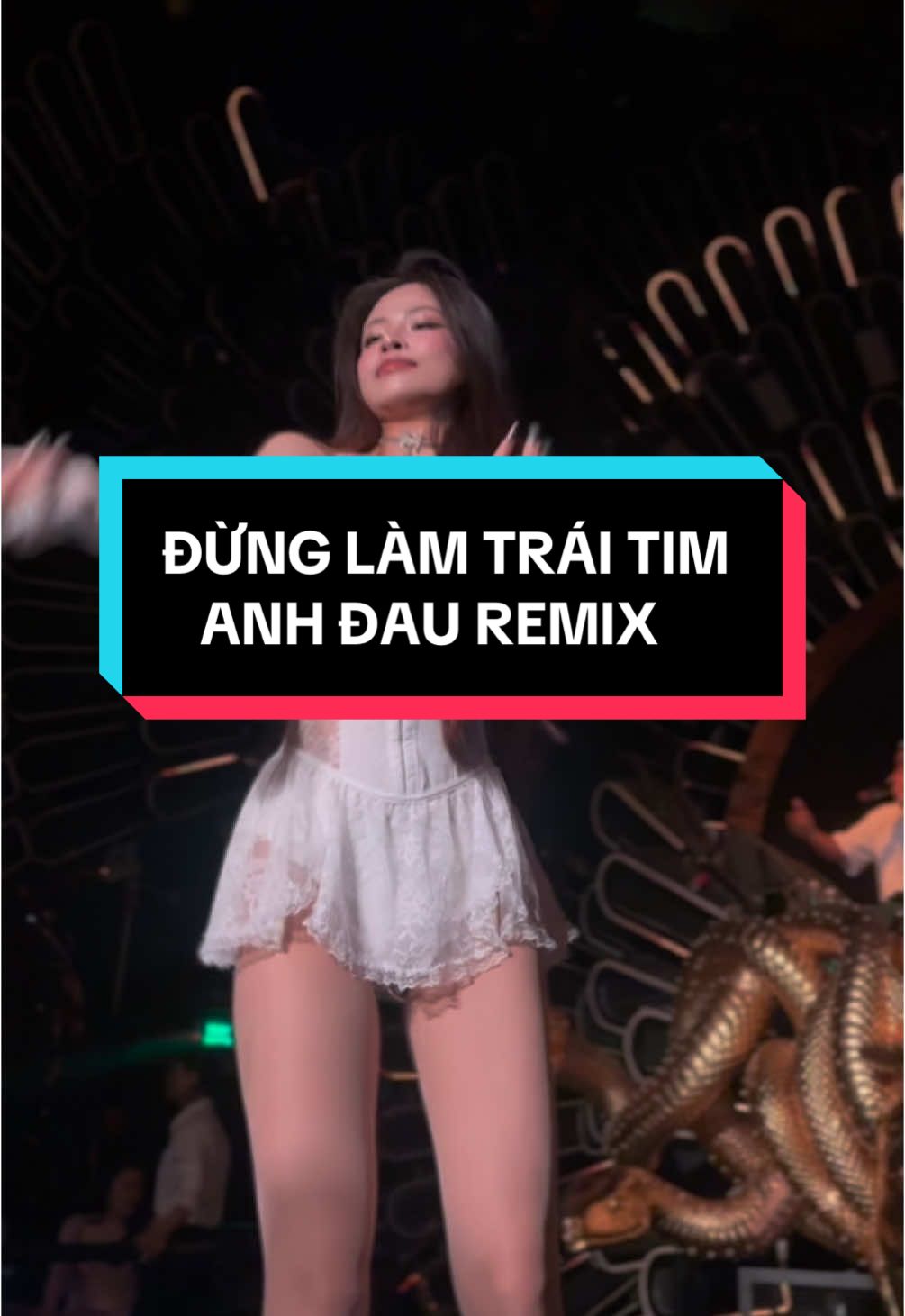 Nhìn em tim anh loạn nhịp tung bay 💋 #EMPIRE #houselak #xuhuong #trending #viral #fyp #nightlife #foryou #Dancer 