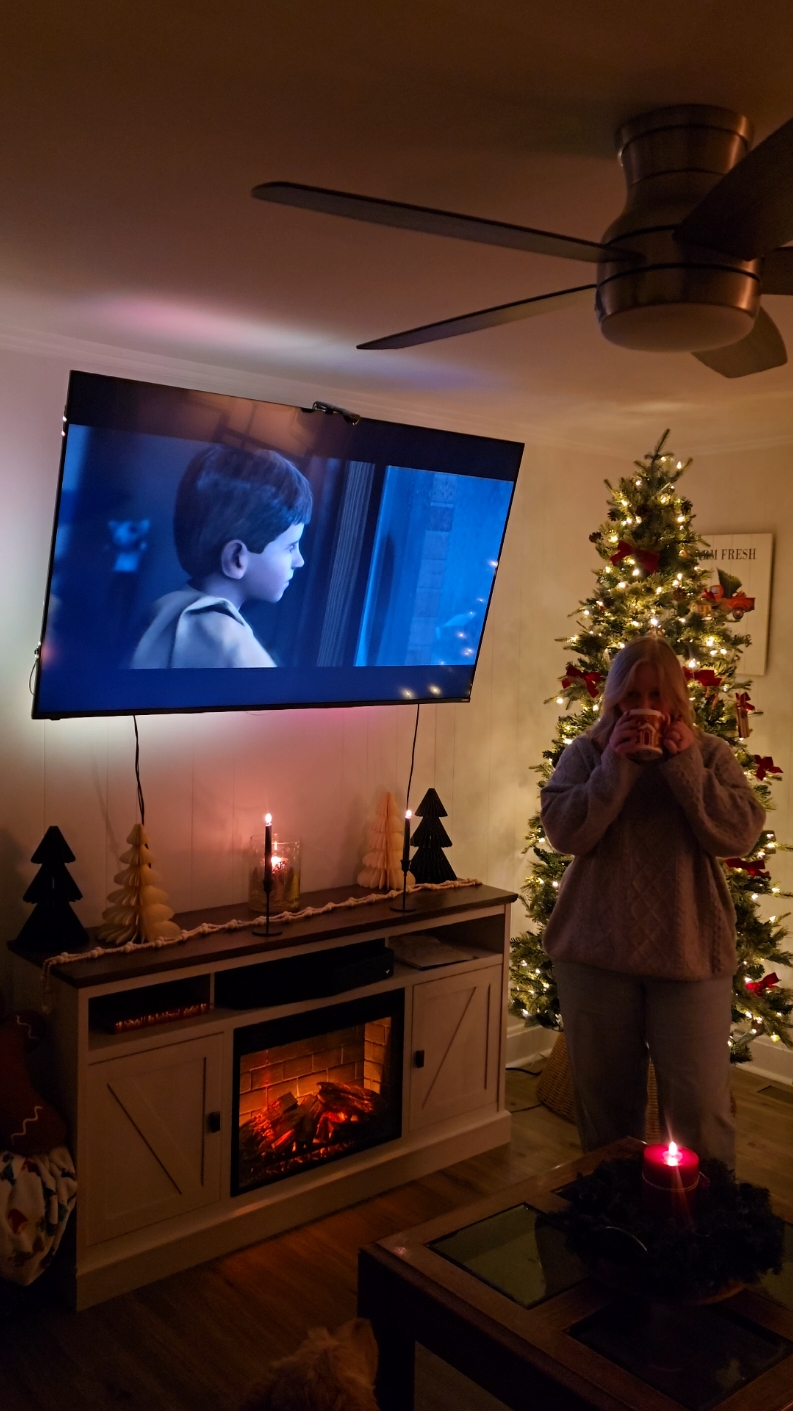 Ill never forget🎄✨️ #cozychristmas #cozycore #christmasnostalgia #christmasmagic #nostalgia  #hollyjolly #christmashaul #christmasfinds #christmasfyp #christmastok #christmas #christmastree #hotchocolate #polarexpress  #merrychristmas #christmasdecor #xmas #christmastime #Love #winter #natale  #christmasbaking #christmascookies #baking 