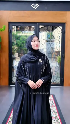 Membalas @sweetHijab1 masyaAllah secakeep ini 😍❤️  Harmony Cinta ~ Farah Abaya Onyx #abaya #abayas #abayafashion #bajulebaran #abayahitam #fypage #racunintiktok #sarimbit #rizquna_boutique #coverme #abayastyle #syifahadju #syifa 
