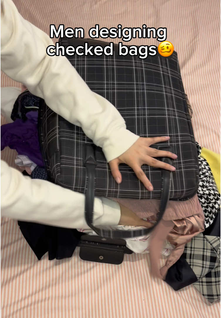 Don’t stop overpacking, master it😊🌸 #girlythings #travelgirl #girlytok #travelbag 