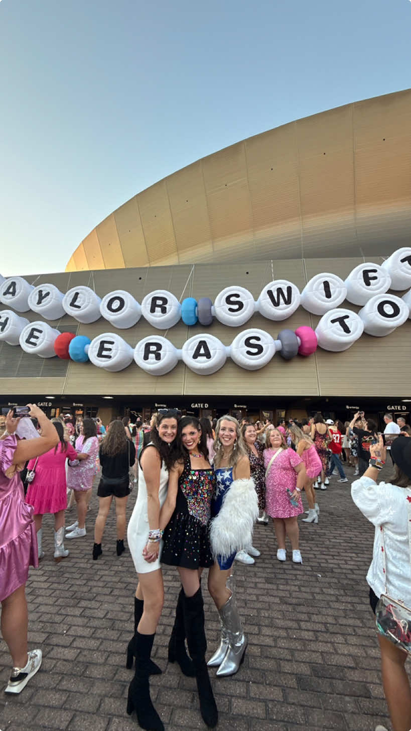Be a fan of something 🫶🏻  #swifttok #swiftie #erastour #taylorswift 