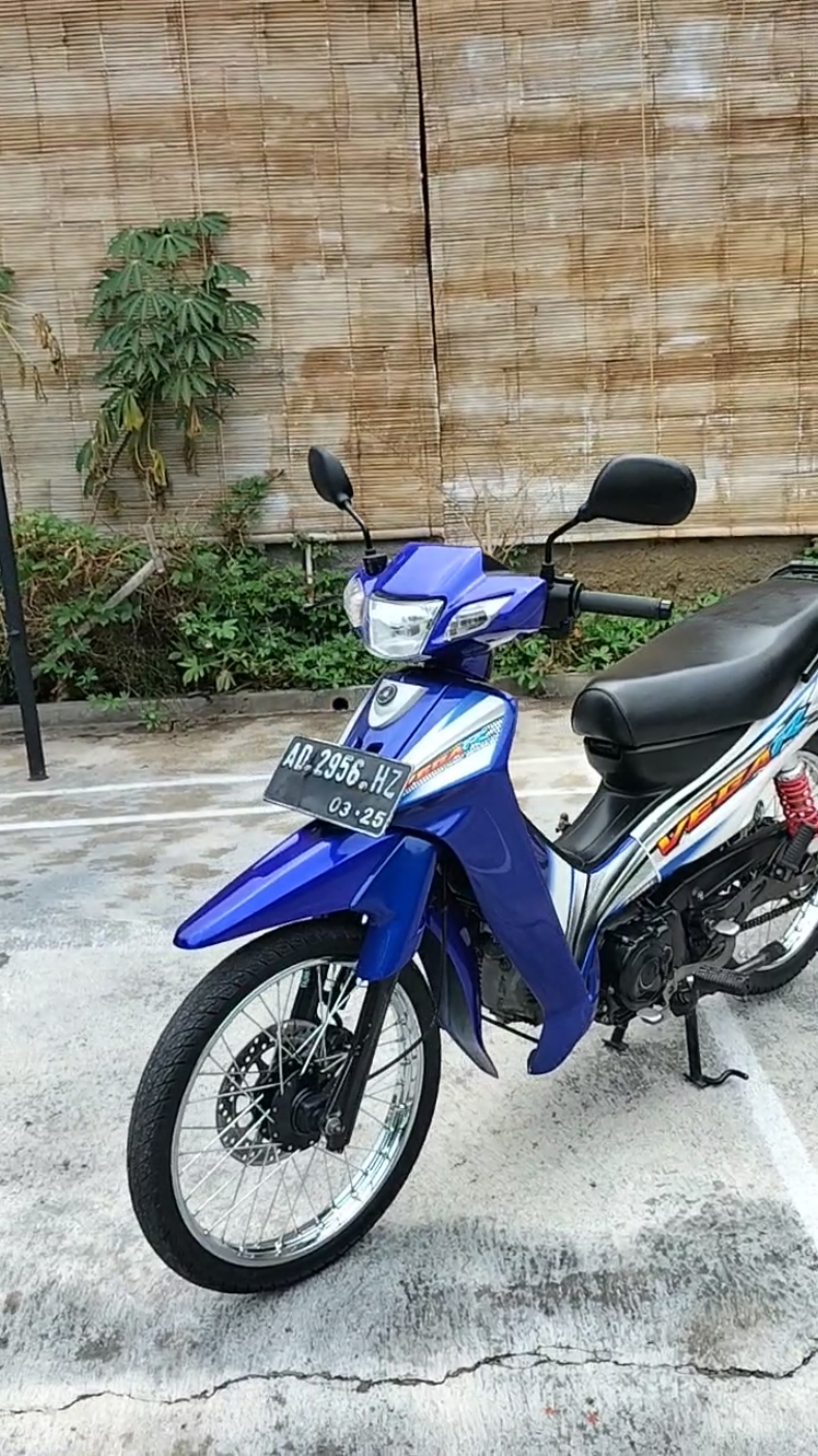 Vega R 2005 unit langka. TONTON SAMPAI HABIS!! #yamaha #vega #vegar #vegarnew #vegarold #vegaold #muharimotor651 #muharimotor651papahan #sirajamokas #mokasberkualitas #mokasmurah #mokas #masukberanda #masukberandafyp #masukberandamu #karanganyar24jam #soloraya24jam #sragen24jam #sukoharjo24jam #klaten24jam #wonogiri24jam 