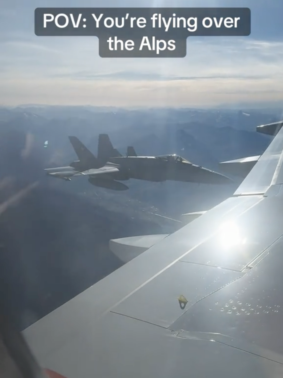 POV: You get intercepted by Swiss Airforce Fighterjets 🇨🇭🇨🇭 This was a demonstration of an interception maneuver and was part of the Sphair Special event #travel #flying #switzerland #airforce #fighterjet #militarytiktok #pilot #aviation #swissairforce 