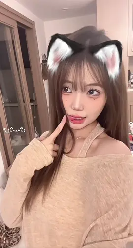Chị ta mới xỏ khuyên môi 😘#xiaohan #tieuhan#fypシ #viral #xh 