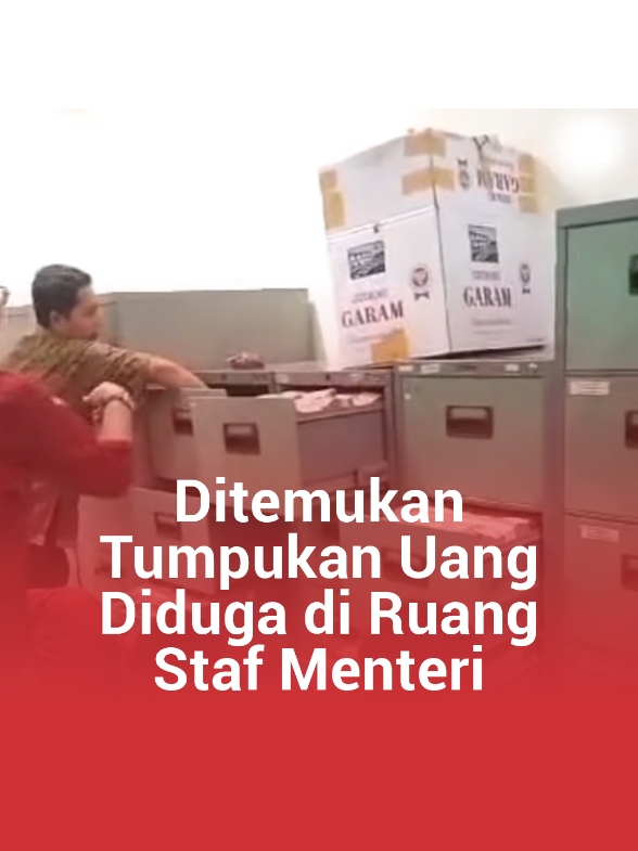 Ditemukan Tumpukan Uang Diduga di Ruang Staf Menteri.  Kunjungi portal utama www.carapandang.com, portal inspirasi terkini!