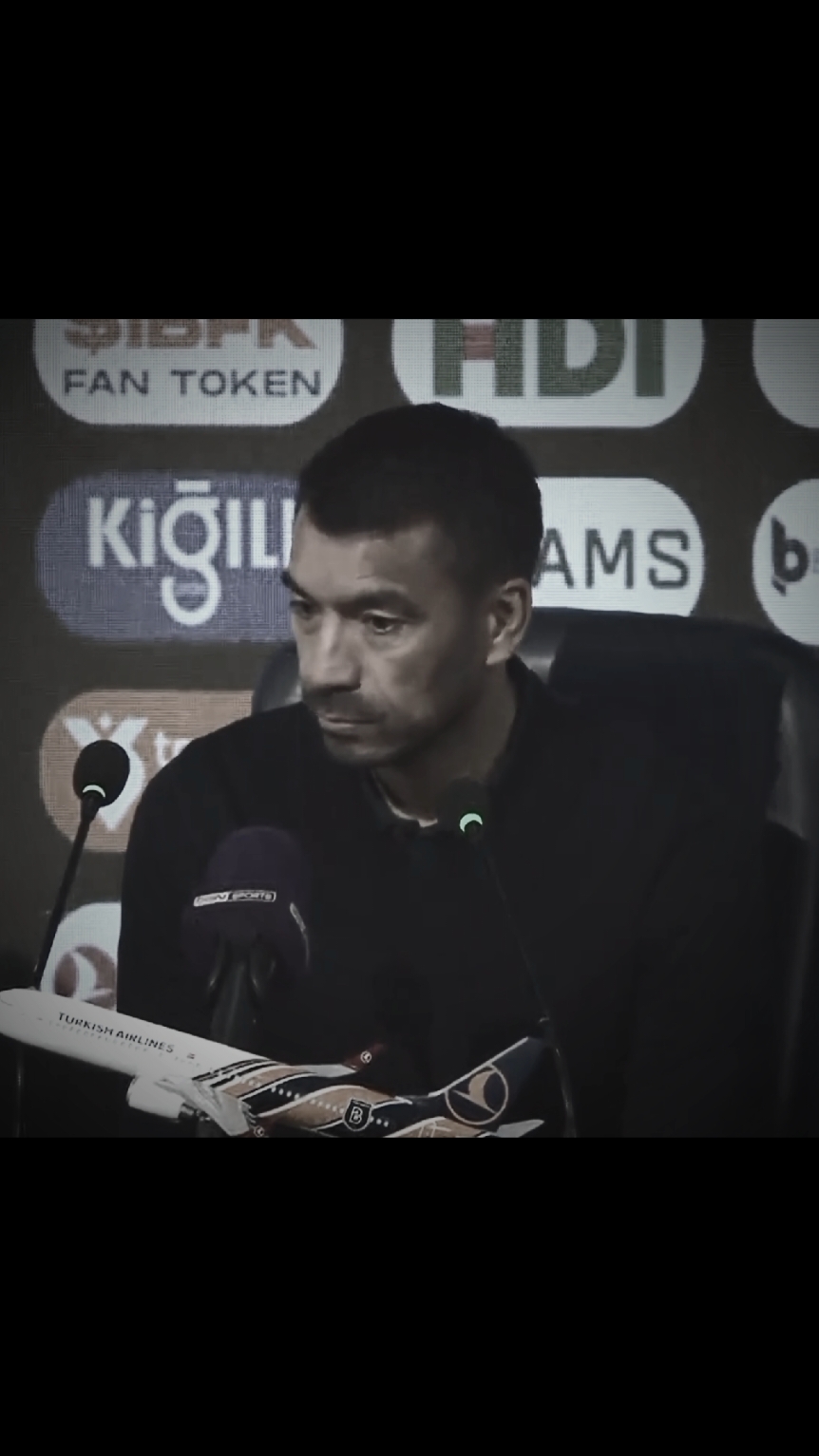 2 maç verdi diye iyi gün taraftarına yedirmeyiz babayı #giovanni #bronckhorst #beşiktaş 