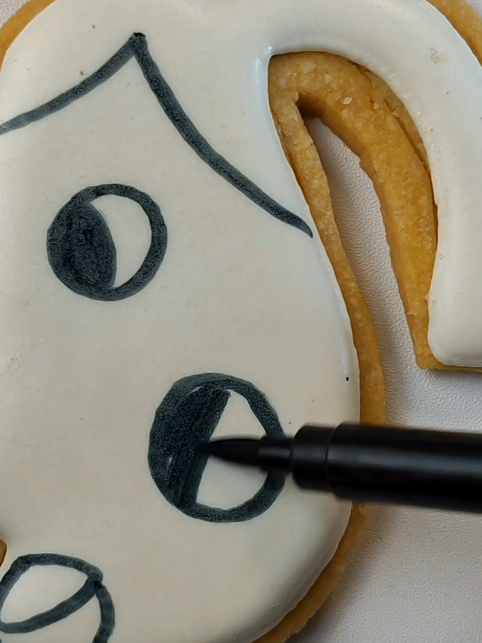 is that hyperpigmentation? #satisfyingvideo #oddlysatisfying #cookieart #cookiedecorating #hyperpigmentation 