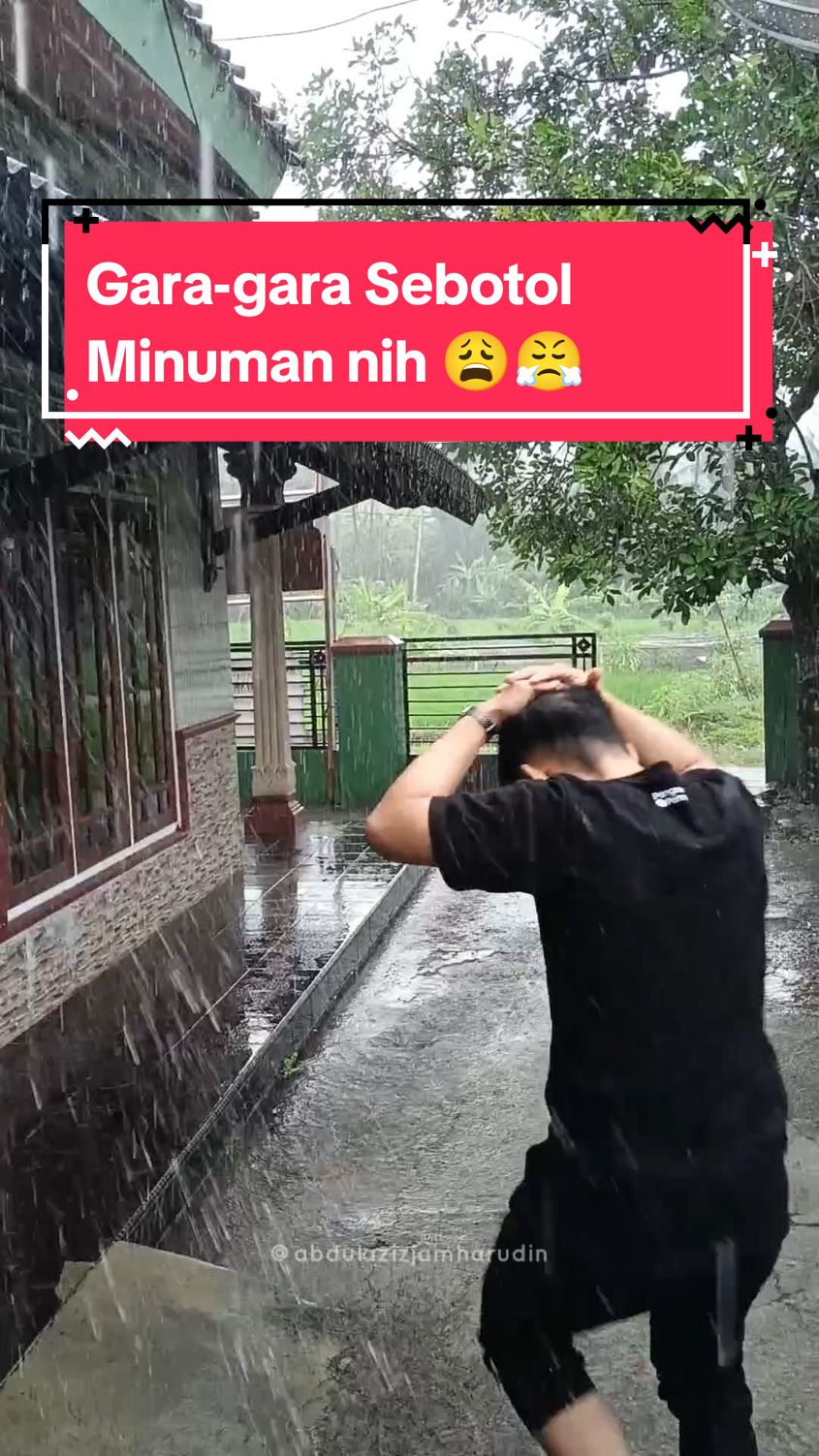 Punya temen gini amat si 😩😤 .  #kontenkocak #reelsvideo #memelucu #fypシ゚viral #trendingvideo #fypviraltiktok #kontenhujan #kontenhiburan #hujan #viral 