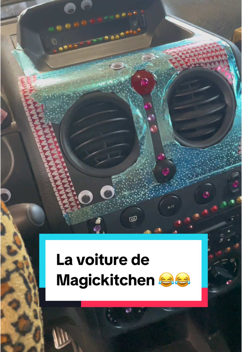 Nous avons la chance d’avoir le véhicule de @Magic kitchen et comme on l’aime bien on lui a fait une surprise 😂#tuning #decoration #magnifique #magickitchen #cuisine #girlpower #garage #ra38 #partage 