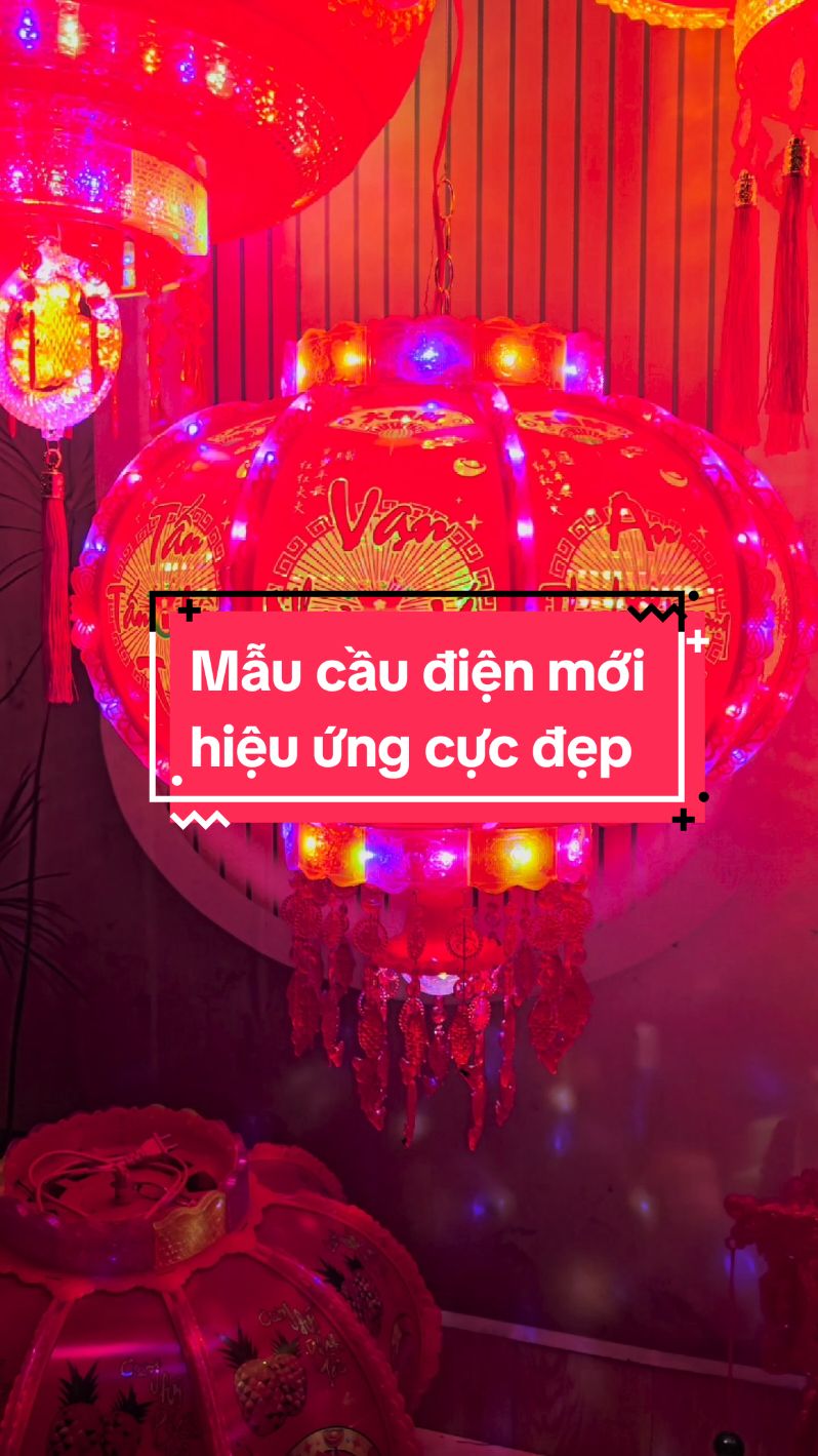 Một mẫu đèn lồng điện mới với hiệu ứng rất đẹp cho anh chị thêm lựa chọn #tongkhogiadungminhtri #denlongdien #denlongdienxoay360 #tet2025 