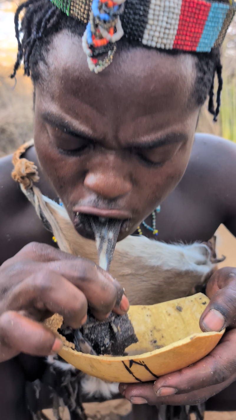 wow That's incredible delicious food made by hadzabe tribe middle of nowhere without any spices 😋‼️😲#hadzabetribe #villagelife #africatribes #USA 