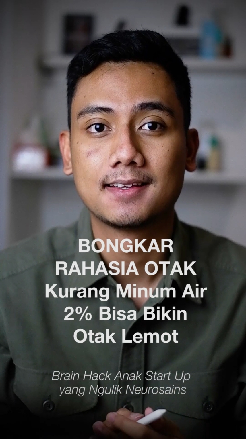 💧 Fun Fact: Kenapa Minum Air Bikin Lebih Fokus & Kurang Stres? 💧 Ternyata 75% otak kita terdiri dari air! Bahkan sedikit dehidrasi aja bisa bikin otak jadi sulit fokus dan bikin kita lebih gampang stres. Dalam studi, penurunan cairan tubuh 2% bisa ganggu kemampuan kognitif! Jadi, kalau lagi susah konsen, coba deh minum segelas air! Dengan cukup hidrasi, aliran darah dan oksigen ke otak lancar, pikiran jadi jernih, dan stres berkurang  #dehidrasi #psikologiindonesia #BrainHacks #productivity #otak #produktif 