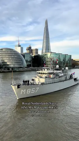 Tower Bridge lifts for Royal Netherlands Navy HNLMS Makkum (M857)  #netherlands #ship #towerbridge #military #london #fyp #navy