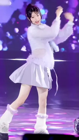 #MOKA :: MEUDEUS QUE FANCAM LINDA, TIKTOK NAO TIRA A QUALIDADE PORFAVOR😭 💗 #fy #foryou #fancam #illit #4k #kpop #fyp #humor #trend #viral #roxo #moot 