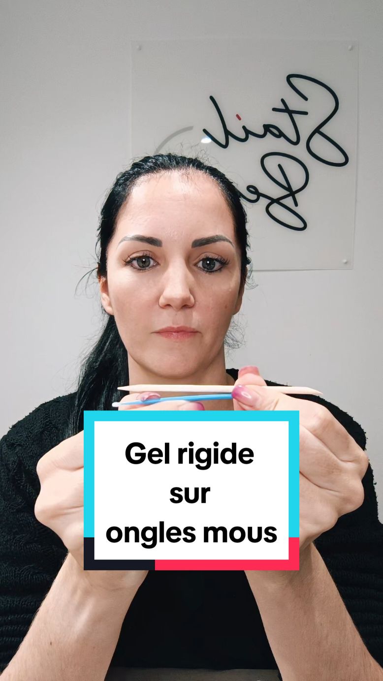 Utilisez bien un gel flexible de type Rubber base sur les clientes qui ont les ongles mous et flexibles 😉 #onglesmous #rubberbase #gainagegel #prothesisteongulaire 