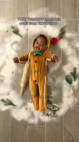 The cutest Christmas pics 🤭🤎 #diychristmasphotos #diyphotoshoot #christmasphotos #gingerbreadbaby #MomsofTikTok #babiesoftiktok 