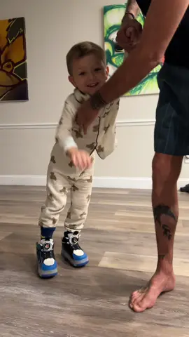 Cuanto tiempo le dan hasta que sea pro? 😎😎 #toddlersoftiktok #toddlers #crianza #mixedkids 