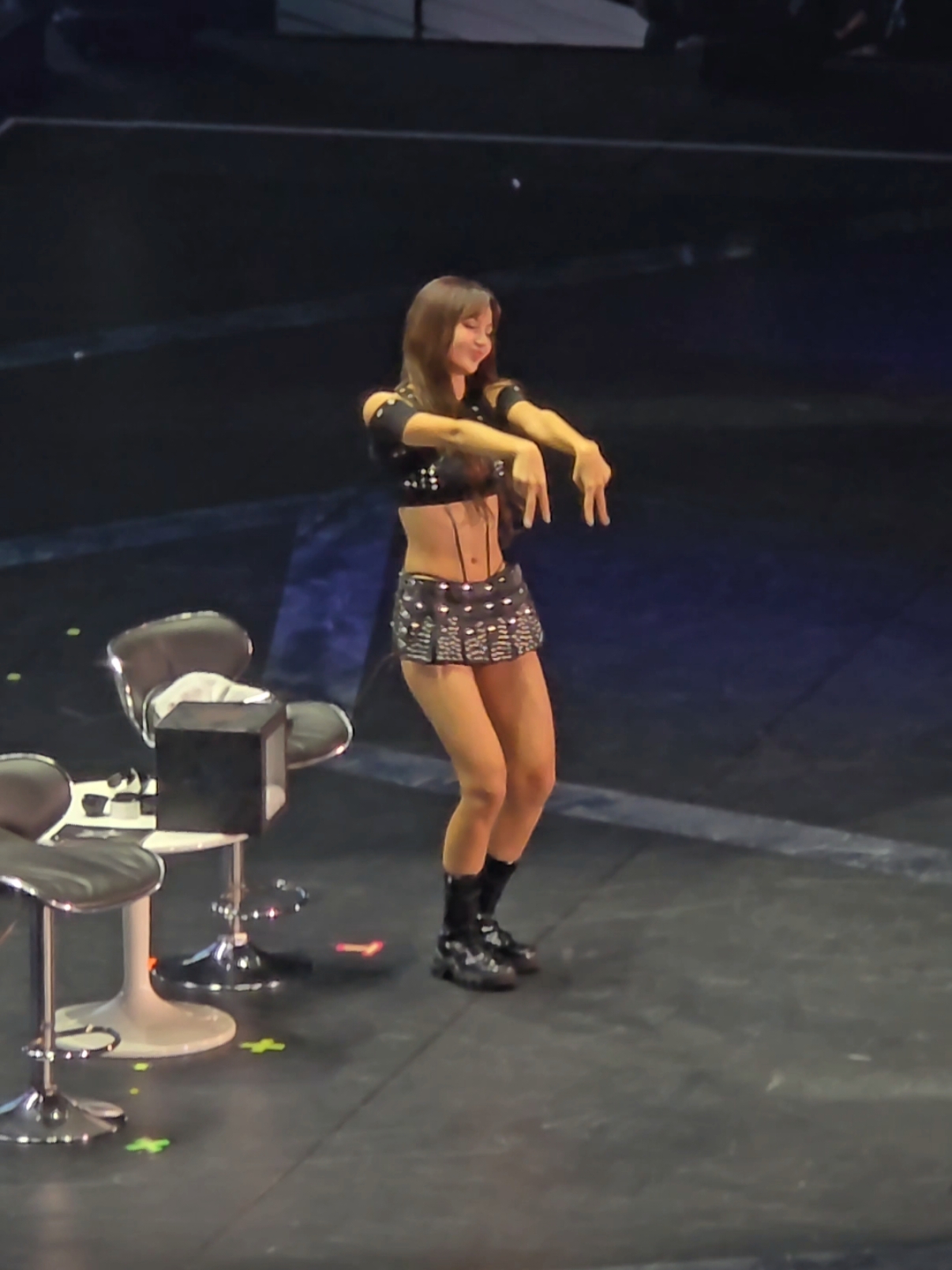 Lisa doing crab dance #lisa #fanmeetup #crabdance 