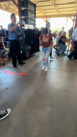 @La catrachita de la cumbia! @Aracely #sanantoniotx #viral #viralvideo #viraltiktok #hermosasdetiktok #bailes #bailando #texas #pulgapoteet 