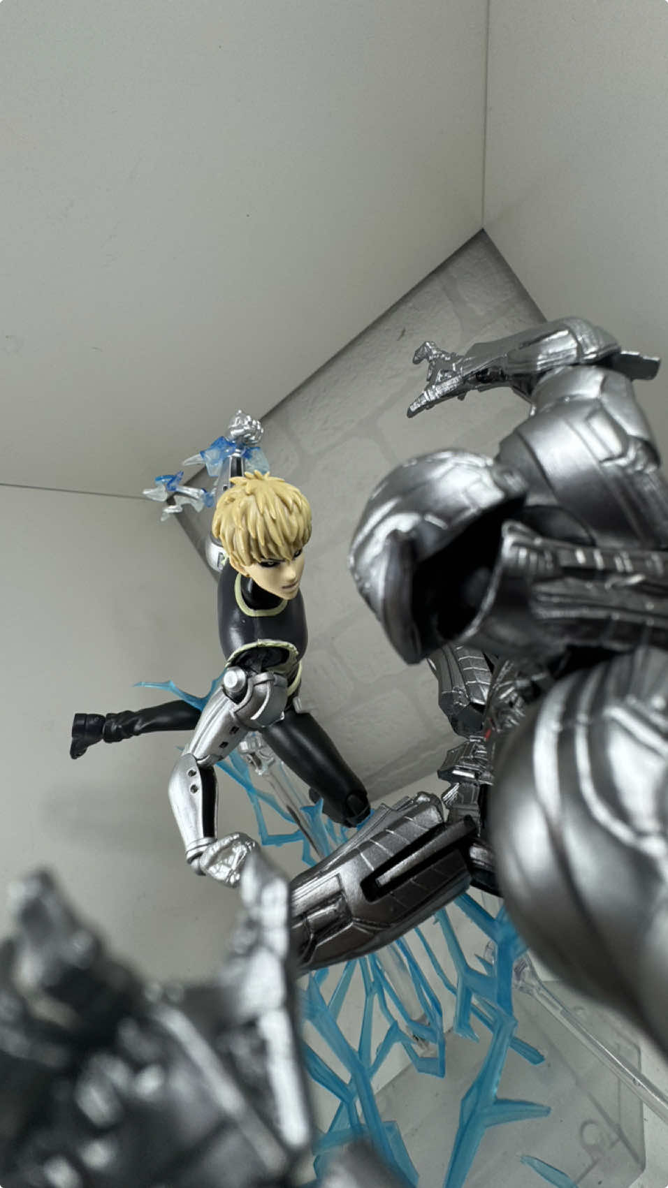 Posing Dasin Model Genos🦾 This one was abit of work due to his loose arms but we got there in the end🤣 #foryou #fypツ #fypage #genos #onepunchman #saitama #anime #ultron #cyborg #srankhero #garou #heroassociation #classshero #speedosoundsonic #avengersultron #opm #tatsumaki #genosonepunchman #metalknight #ageofultron #cyborgs #avengers #marvelcinematicuniverse #ironman #speedosonic #monsterassociation #demoncyborg #mafex #shfiguarts #mezcotoyz #sentinel #marvellegends #dasinmodel #figma #manga #capedbaldy #boros #deepseaking #genosvsultron #saitamavsgenos #figureposing #toyphotography #brickaway #incinerate #dasinmodelonepunchman #gouketsu #onepunchmanedit #genosvssaitama #machinegunblow #genosedit #figtok #xyzcba 