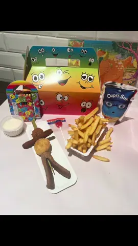 Ook onze kleinste patatjes worden verwend in Lowie Frieton #kidsbox #lowiefrieton #friet #snackman #littlekids #frituur #8470 #woaranders #CapCut #fyp #foru #youpage 