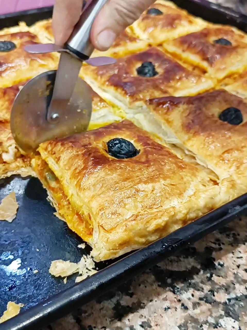 بيتزا كوفر😋💥كوكا#pizza#recette_facile#pate_feuilletee#food#وصفة #expkore 