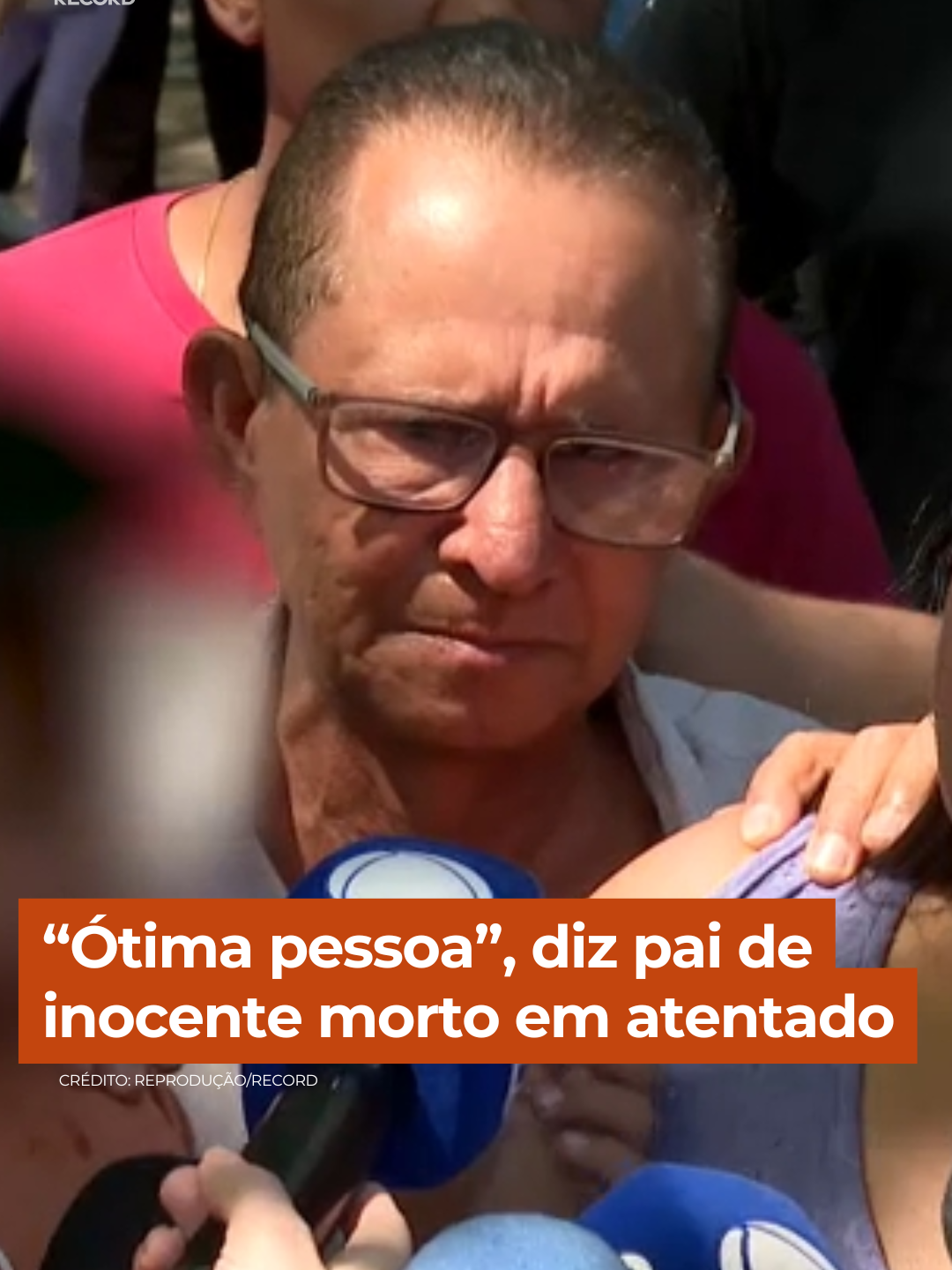 Celso Araujo Sampaio de Novais, de 41 anos, trabalhava no momento que os atiradores, armados com fuzis, dispararam inúmeras vezes contra o rival do PCC, Antônio Vinicius Gritzbach, no Aeroporto Internacional de Guarulhos (SP). Um dos tiros atingiu o pai de família. A caminho do hospital, ele chegou a enviar um vídeo para a esposa, informando o que tinha acontecido. Essa foi a última vez que ele falou com a mulher. Celso deixa três filhos. O pai do rapaz lamenta a morte e fala sobre o filho: 