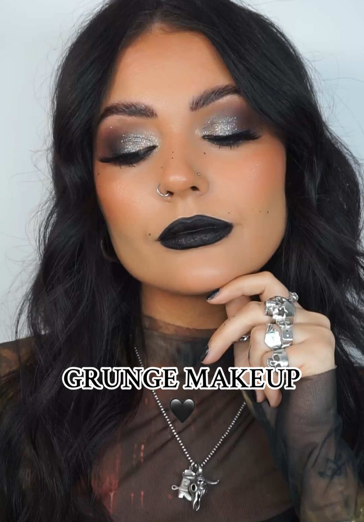 it was never a phase mom🖤🤘🏽 #makeup #alt #alttiktok #alternative #grunge #grungeaesthetic #altmakeup #grungemakeup #makeuptips #altfyp #fyp #makeupfyp 