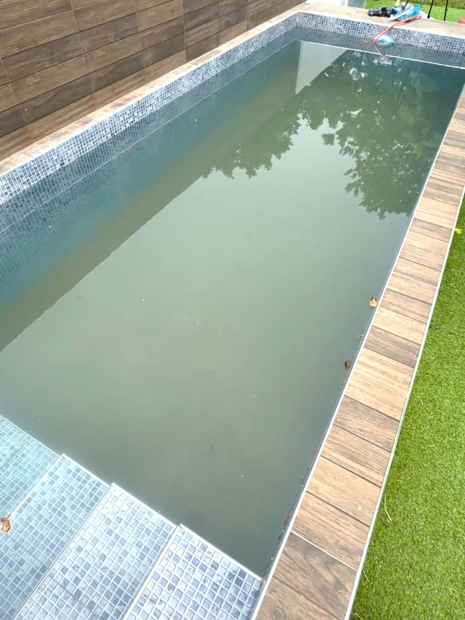 Limpieza de una #piscina #sucia y #turbia con tierra en el fondo 🏊‍♀️ #pileta #pool #alberca