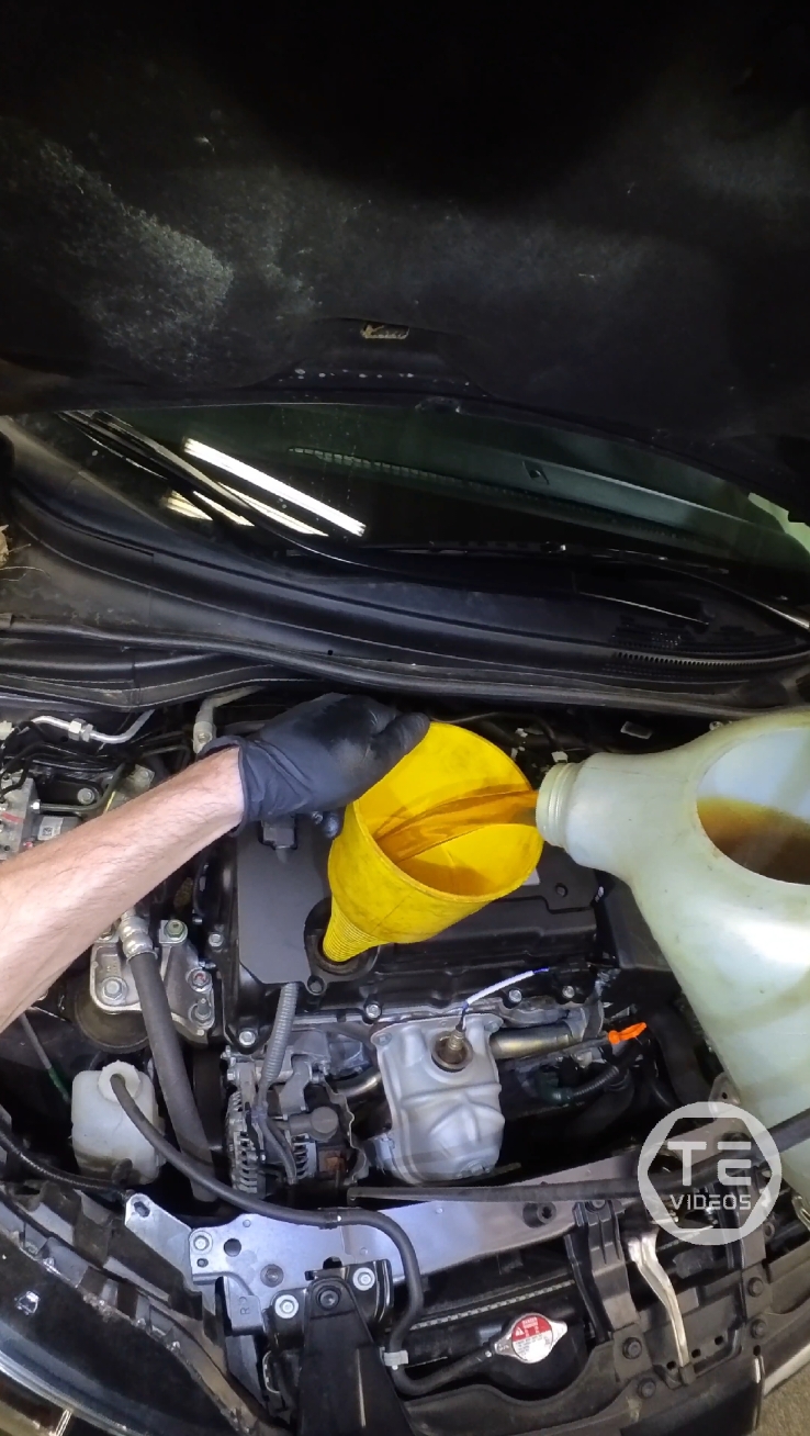 15 La Fonda CR-V Oil Change Brake Inspection POV FYB 🔍👀🔧 #honda #crv #oilchange #pov #asmr #stsautodesign #linkinbio 