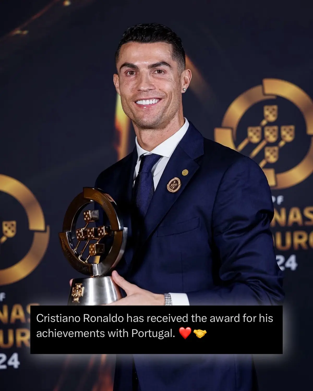 Ronaldo received this award tonight 🏆 #goat #cristianoronaldo #cristiano #ronaldo #cr7 #legend #siuuuu #suiiiiiiiiiiiiiii #footballtiktok #football #portugal #footy #Soccer #futbol #futebol #idol #risingballers #ballers #fyp 