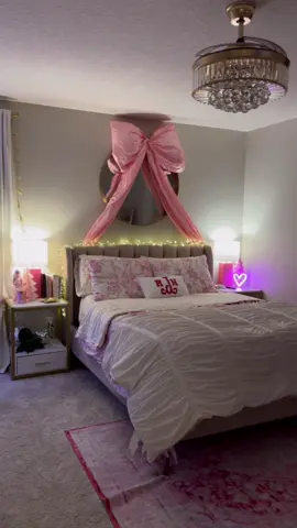@Ava Jett #bedroom #bedroomcheck #christmas #christmasdecor #holidays #christmasaesthetic #loveshackfancy #bedroomreset #cleaning 